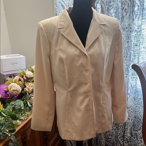 Elegant Cream Women's Blazer